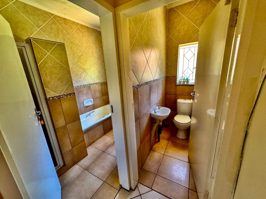 5 Bedroom Property for Sale in Potchefstroom North North West